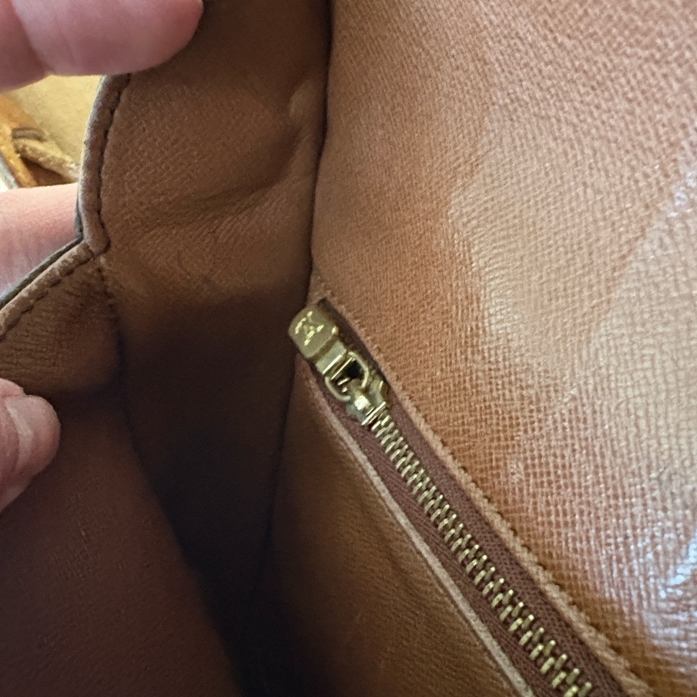 Authentic Louis Vuitton Saint Cloud GM Monogram Crossbody Shoulder Bag - Picture 9 of 17